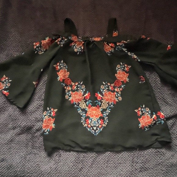 Black shirt with flowers on it - Picture 1 of 3
